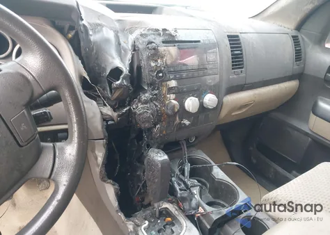 2010 Toyota Tundra Grade 5.7L V8 z USA, uszkodzony, nr VIN 5TFEY5F14AX087373